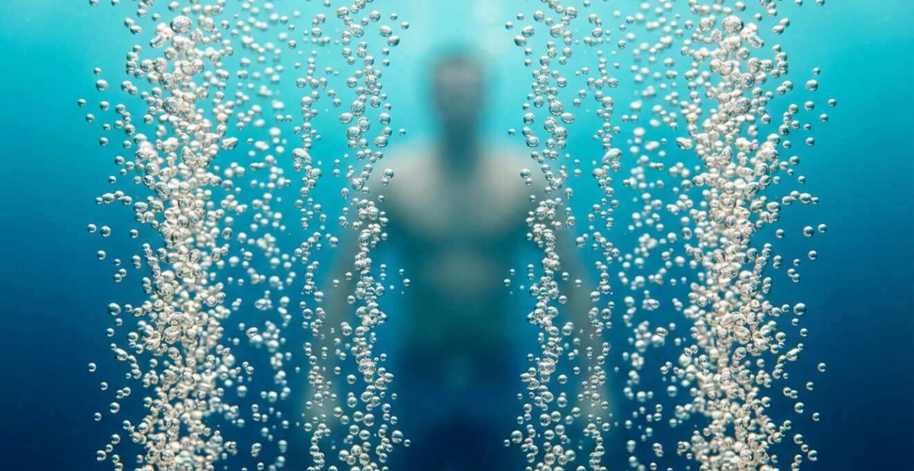 Métaphore visuelle de bulles remontant dans l'eau illustrant le dégazage de l'azote